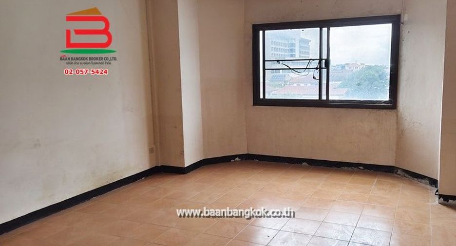For rent and for sale 4 bedrooms retail Space in Sai Mai, Bangkok