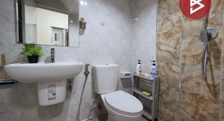 Casa adosada en venta de 4 habitaciones en Krathum Baen, Samut Sakhon