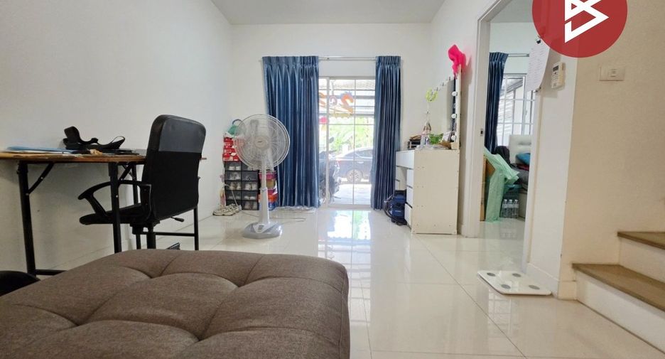 Casa adosada en venta de 4 habitaciones en Krathum Baen, Samut Sakhon