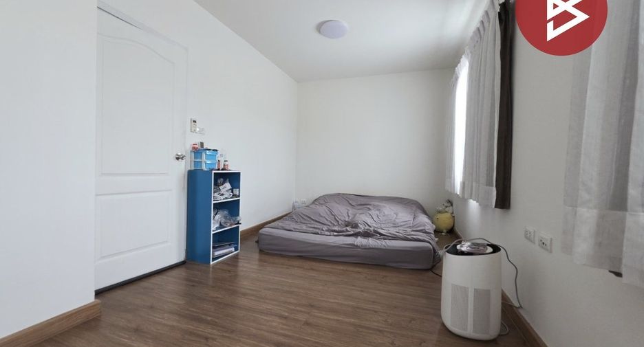 Casa adosada en venta de 4 habitaciones en Krathum Baen, Samut Sakhon