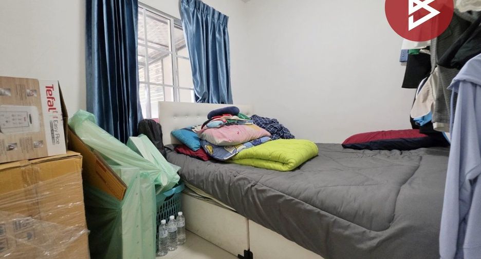 Casa adosada en venta de 4 habitaciones en Krathum Baen, Samut Sakhon