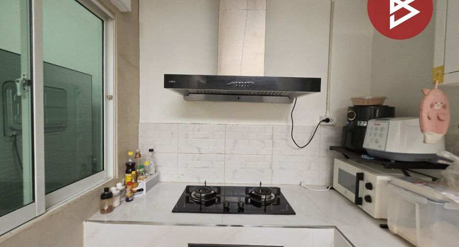 Casa adosada en venta de 4 habitaciones en Krathum Baen, Samut Sakhon