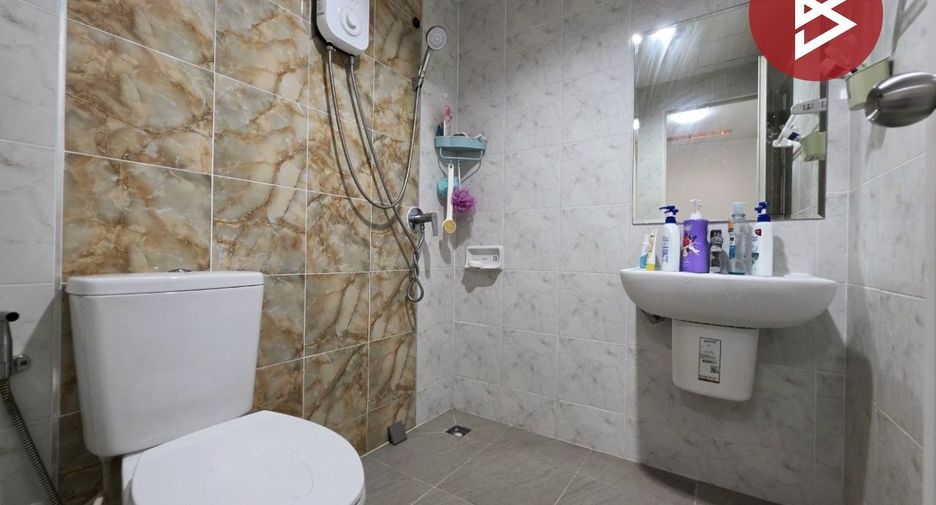 Casa adosada en venta de 4 habitaciones en Krathum Baen, Samut Sakhon
