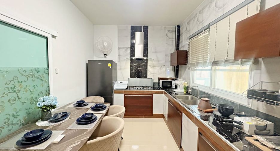 Villa en alquiler de 4 habitaciones en Bang Lamung, Chonburi