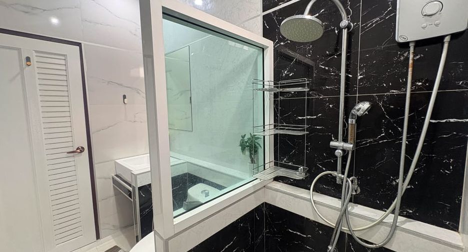 Villa en alquiler de 4 habitaciones en Bang Lamung, Chonburi