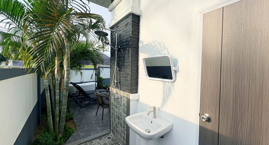 Villa en alquiler de 4 habitaciones en Bang Lamung, Chonburi