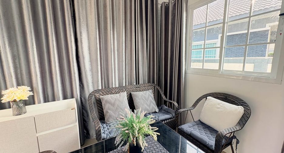 Villa en alquiler de 4 habitaciones en Bang Lamung, Chonburi