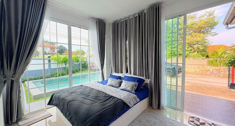 Villa en alquiler de 4 habitaciones en Bang Lamung, Chonburi