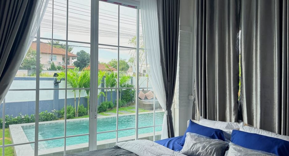 Villa en alquiler de 4 habitaciones en Bang Lamung, Chonburi