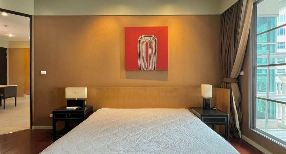 For rent 3 bedrooms condo in Khlong Toei, Bangkok