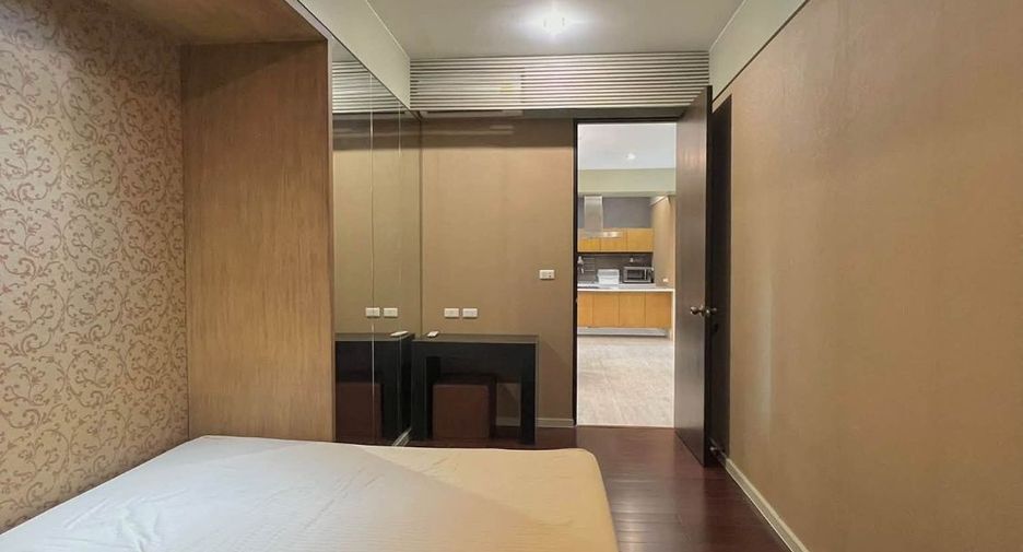 For rent 3 bedrooms condo in Khlong Toei, Bangkok