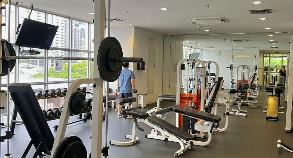 For rent 3 bedrooms condo in Khlong Toei, Bangkok