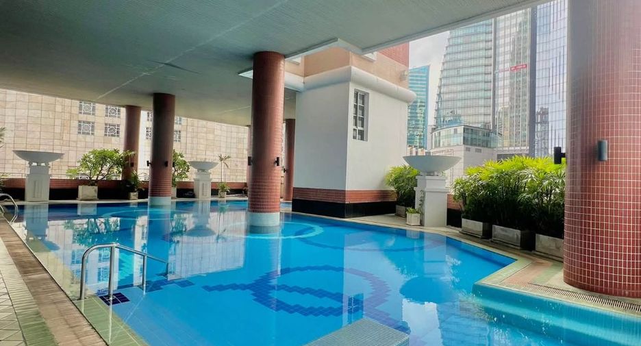 For rent 3 bedrooms condo in Khlong Toei, Bangkok