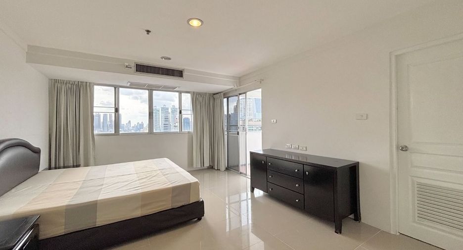For rent 3 bedrooms condo in Khlong Toei, Bangkok
