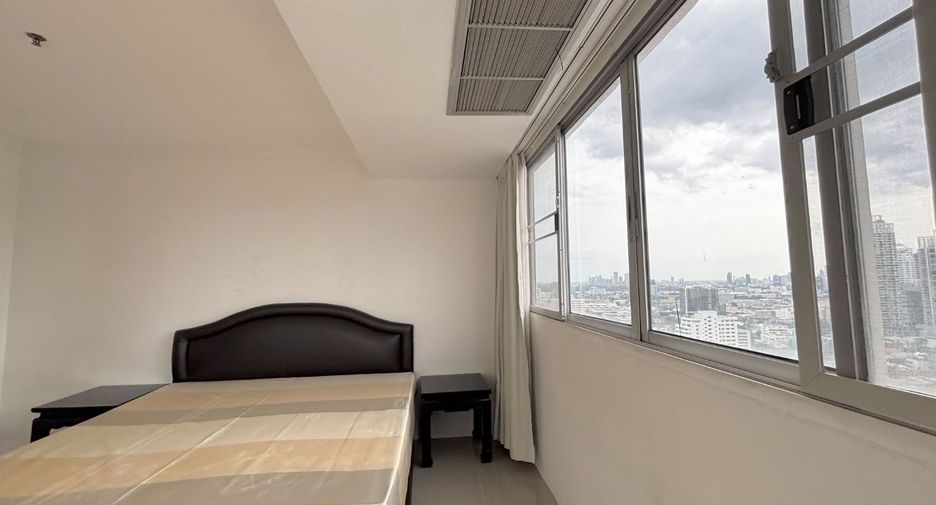 For rent 3 bedrooms condo in Khlong Toei, Bangkok