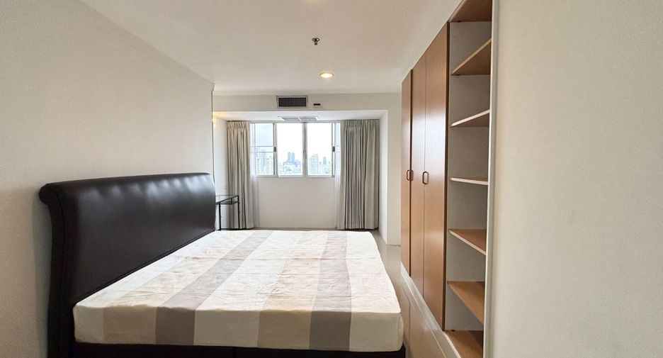 For rent 3 bedrooms condo in Khlong Toei, Bangkok