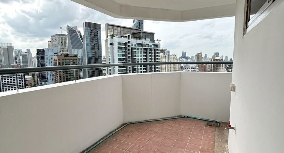 For rent 3 bedrooms condo in Khlong Toei, Bangkok