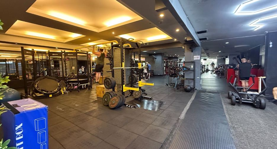 For rent 3 bedrooms condo in Khlong Toei, Bangkok