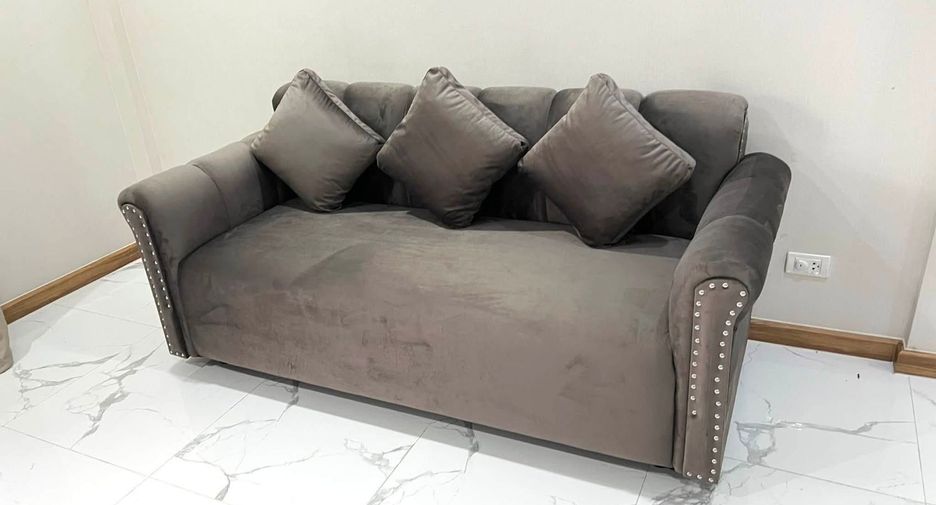 For rent 4 bedrooms townhouse in Wang Thonglang, Bangkok