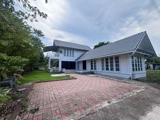 Casa en alquiler de 3 habitaciones en Mueang Rayong, Rayong