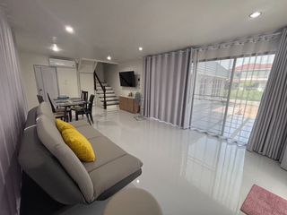 Casa en alquiler de 3 habitaciones en Mueang Rayong, Rayong