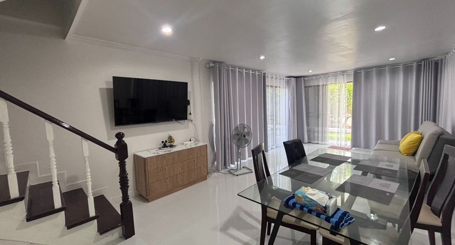 Casa en alquiler de 3 habitaciones en Mueang Rayong, Rayong