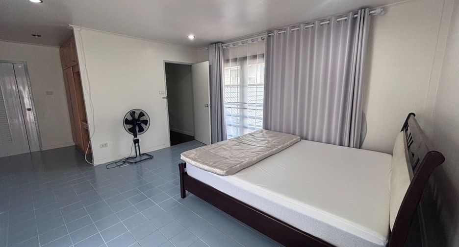 Casa en alquiler de 3 habitaciones en Mueang Rayong, Rayong