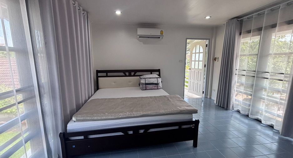 Casa en alquiler de 3 habitaciones en Mueang Rayong, Rayong