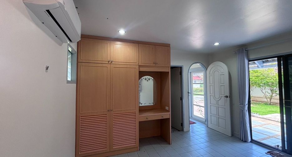Casa en alquiler de 3 habitaciones en Mueang Rayong, Rayong