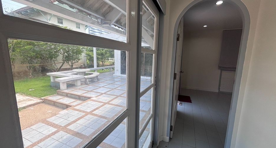 Casa en alquiler de 3 habitaciones en Mueang Rayong, Rayong
