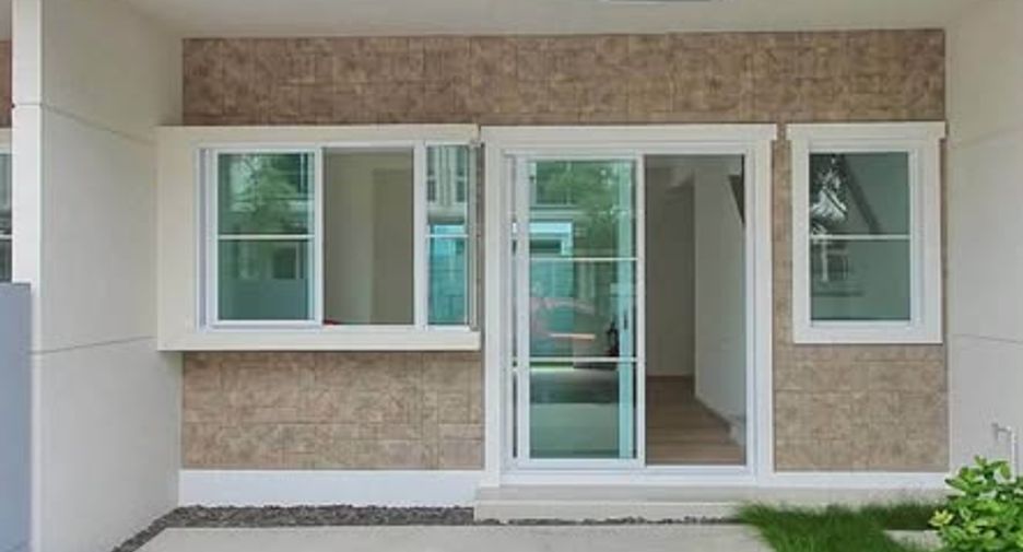 For rent 2 bedrooms townhouse in Bang Phli, Samut Prakan