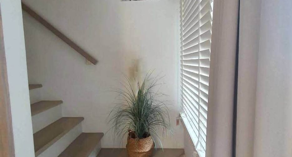 For rent 2 bedrooms townhouse in Bang Phli, Samut Prakan
