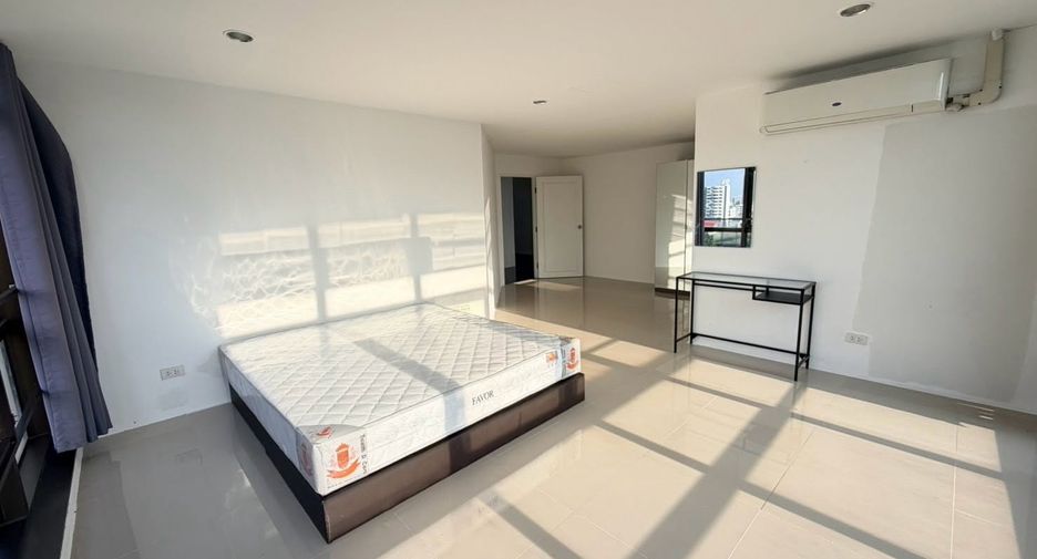 Condo en alquiler de 3 habitaciones en Watthana, Bangkok