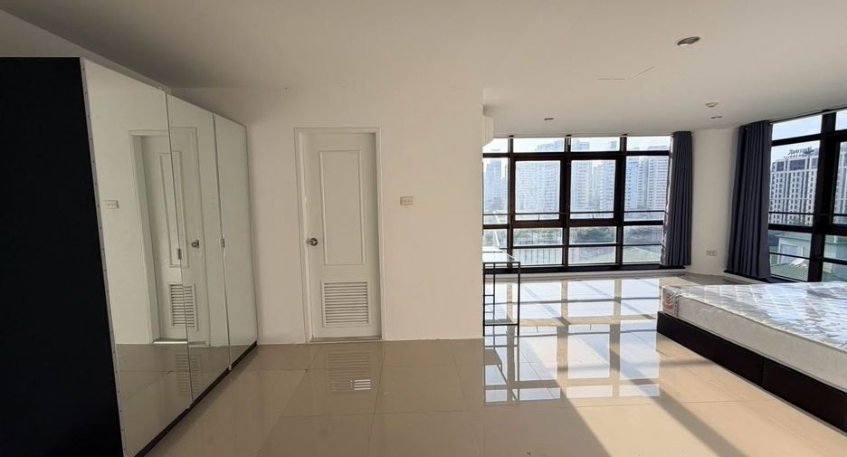 Condo en alquiler de 3 habitaciones en Watthana, Bangkok