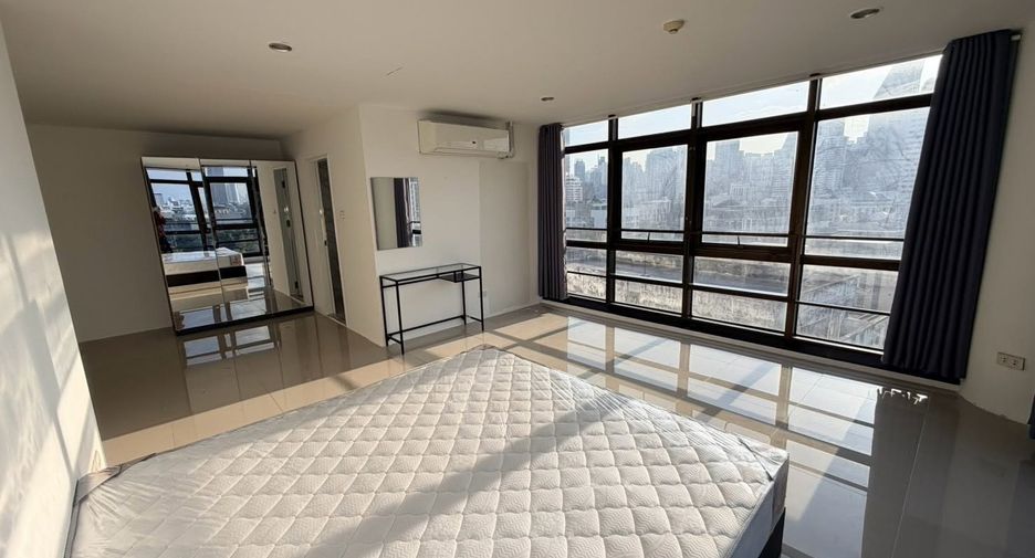 Condo en alquiler de 3 habitaciones en Watthana, Bangkok