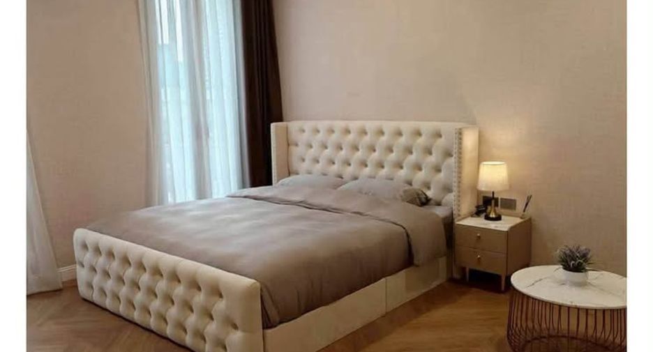 For rent 4 bedrooms townhouse in Watthana, Bangkok