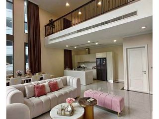 For rent 4 bedrooms townhouse in Watthana, Bangkok