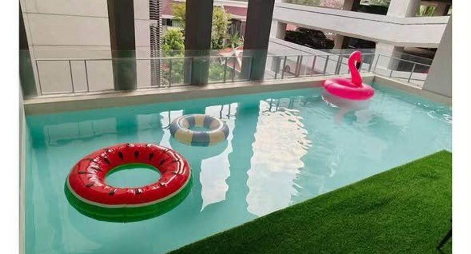 For rent 4 bedrooms townhouse in Watthana, Bangkok