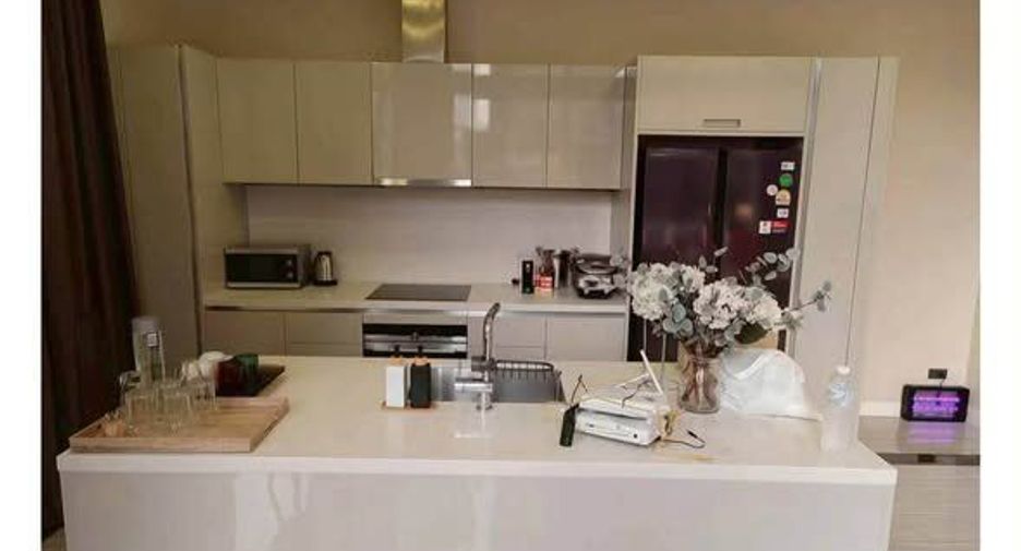 For rent 4 bedrooms townhouse in Watthana, Bangkok