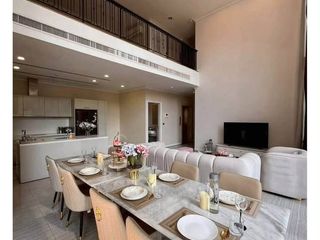 For rent 4 bedrooms townhouse in Watthana, Bangkok