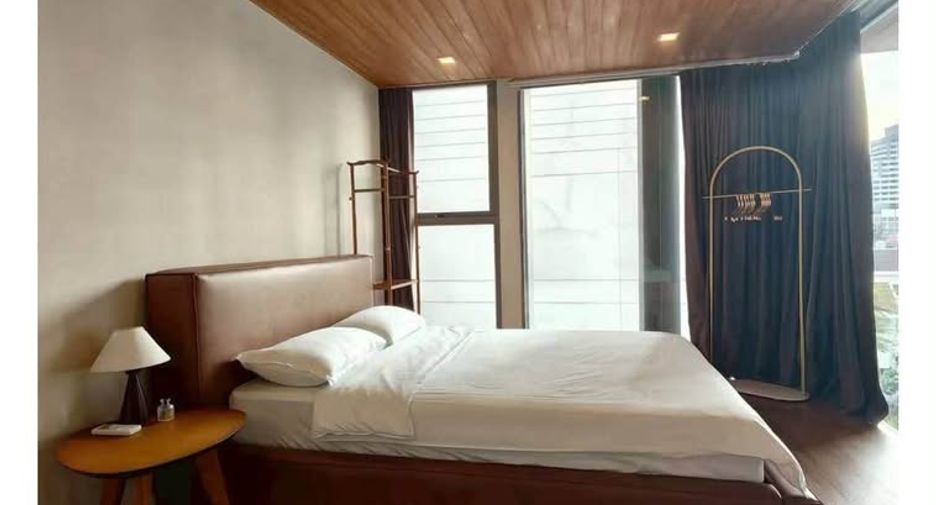 For rent 4 bedrooms townhouse in Watthana, Bangkok