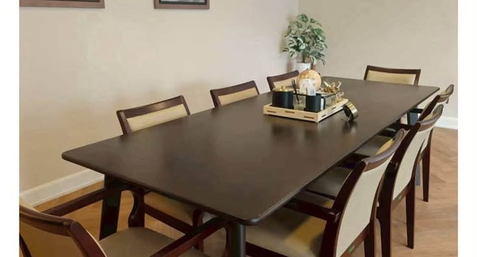 For rent 4 bedrooms townhouse in Watthana, Bangkok
