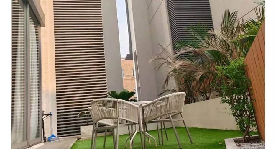 For rent 4 bedrooms townhouse in Watthana, Bangkok