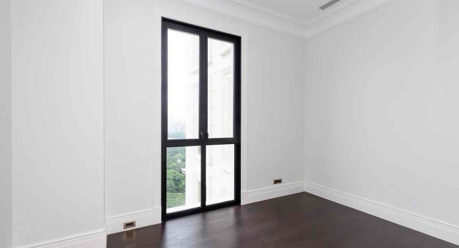 For rent 2 bedrooms condo in Pathum Wan, Bangkok