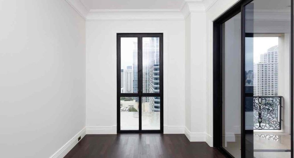 For rent 2 bedrooms condo in Pathum Wan, Bangkok
