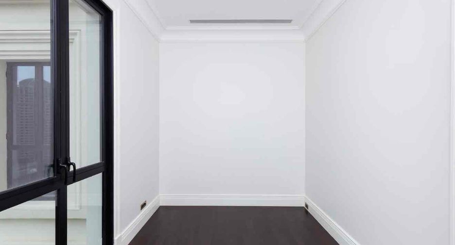 For rent 2 bedrooms condo in Pathum Wan, Bangkok