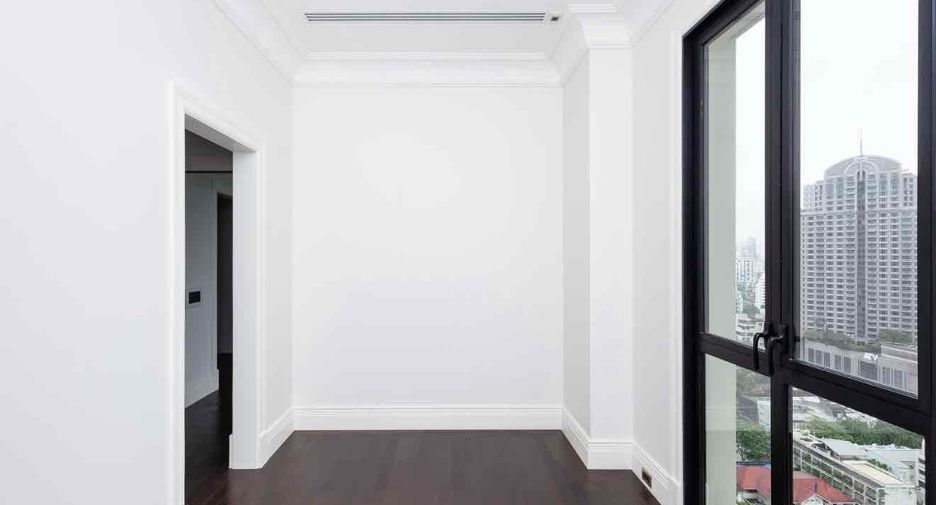 For rent 2 bedrooms condo in Pathum Wan, Bangkok