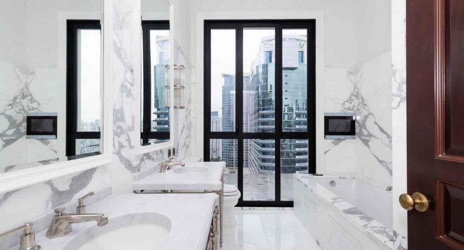 For rent 2 bedrooms condo in Pathum Wan, Bangkok