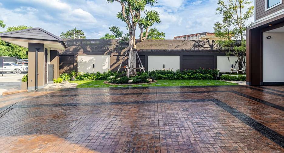 For sale 4 bedrooms house in Mueang Chiang Mai, Chiang Mai