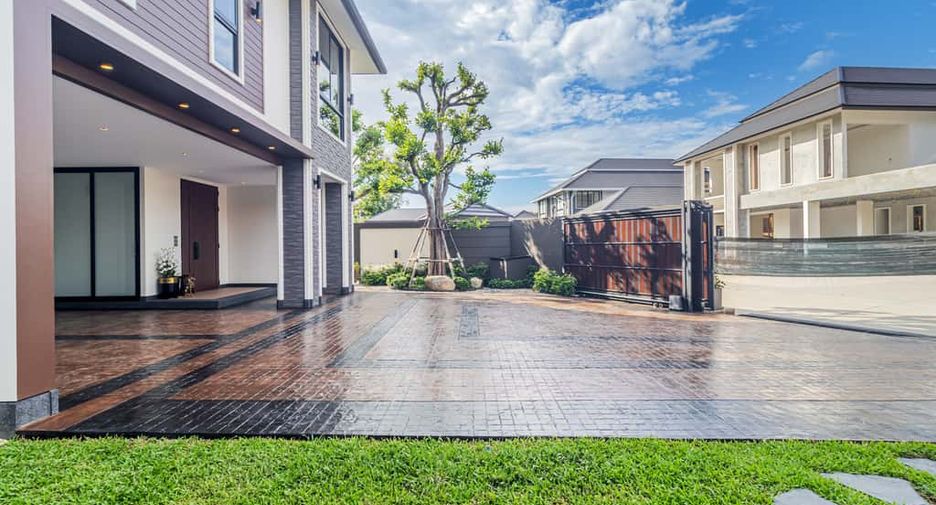 For sale 4 bedrooms house in Mueang Chiang Mai, Chiang Mai
